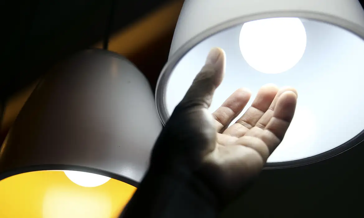 STF valida lei que permite devolução de valores pagos na conta de luz