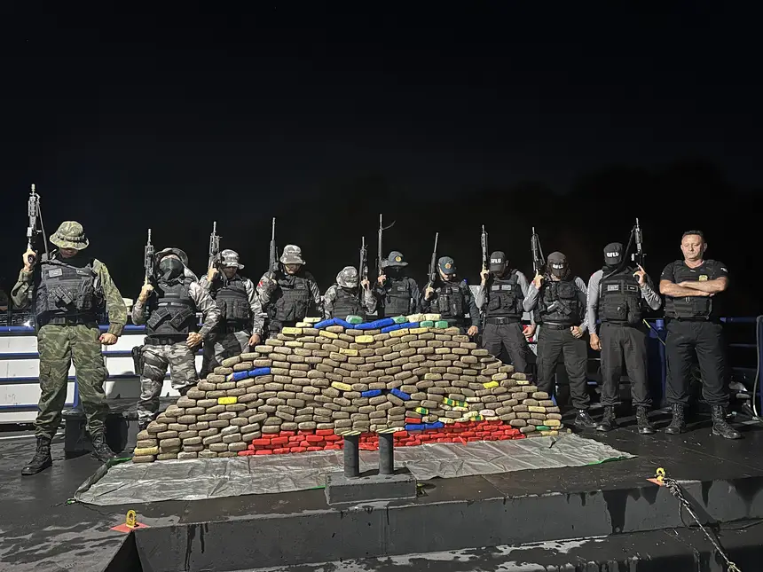 Agentes da Base Candiru apreendem mais de 370 kg de drogas e prendem cinco suspeitos
