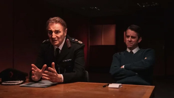 Antes de Corra Que a Polícia Vem Aí, Liam Neeson se arriscou no humor em série de comédia com 99% de aprovação