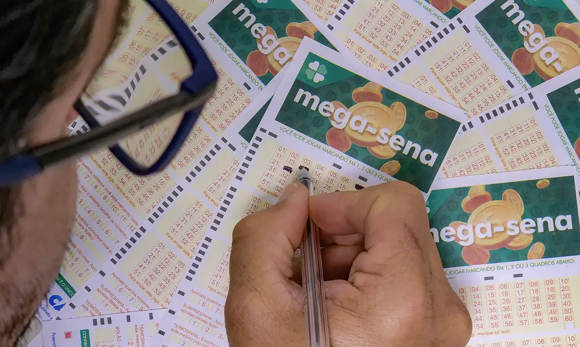 Mega-sena acumula e prêmio principal vai para R$ 7 milhões