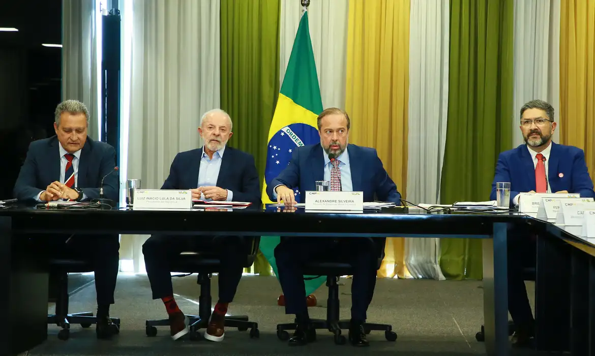 Lula instala conselho para tratar de minerais críticos e terras raras