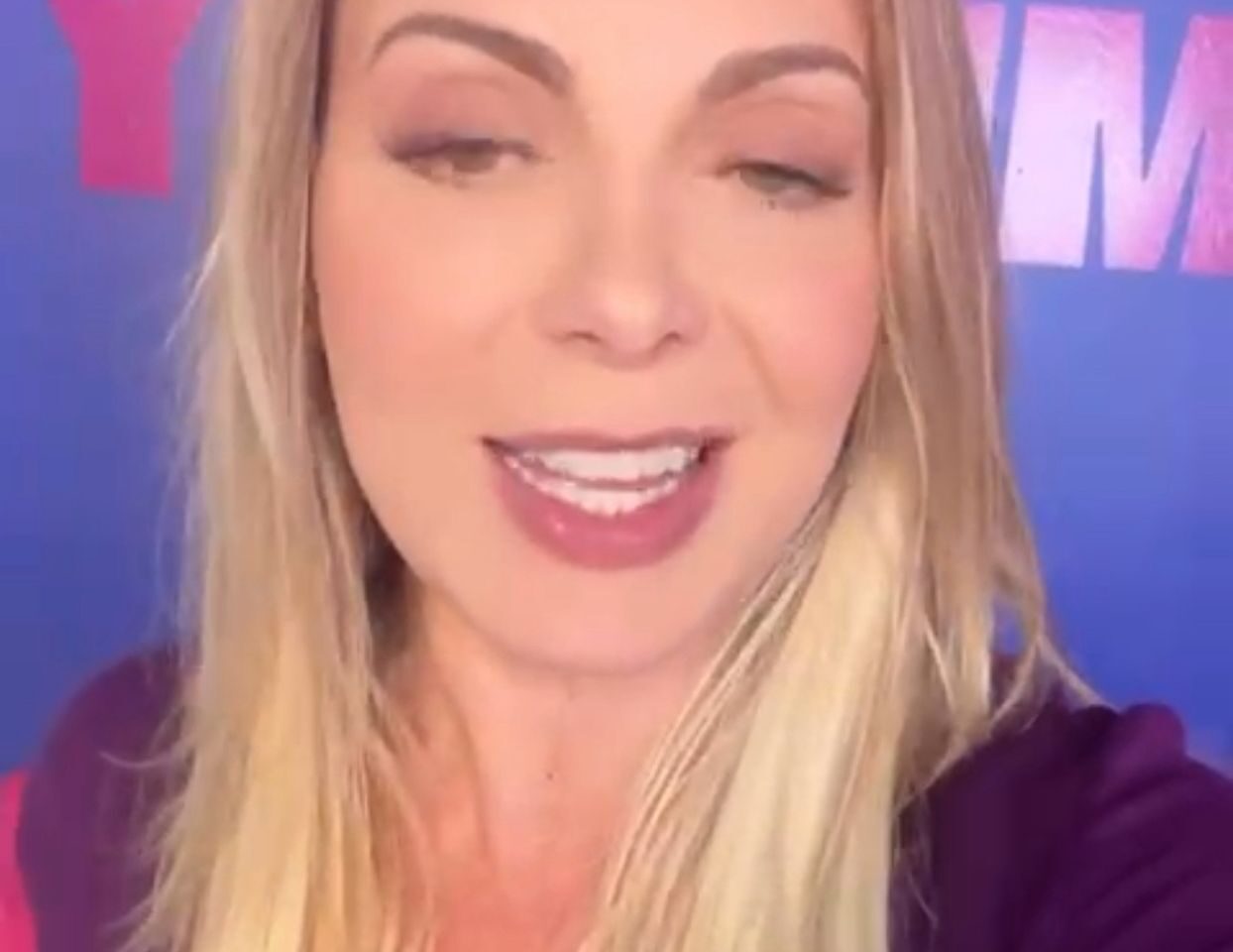 Sheila Mello confirma presença no Mangueirão para o clássico Re-Pa: “Vamos fazer o estádio tremer!”. Assista o Vídeo!