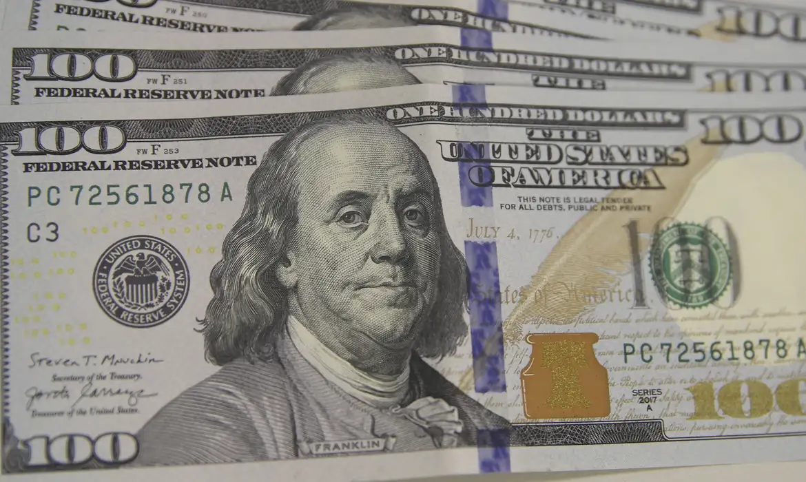 Dólar dispara para R$ 5,50 com tensão entre EUA e China