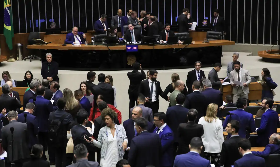 Câmara aumenta penas para crimes como extorsão e escudo humano