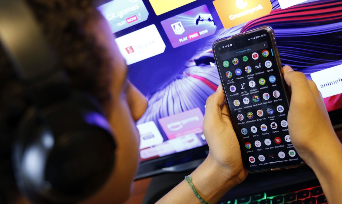 Governo anuncia classificação indicativa para apps e nova faixa etária