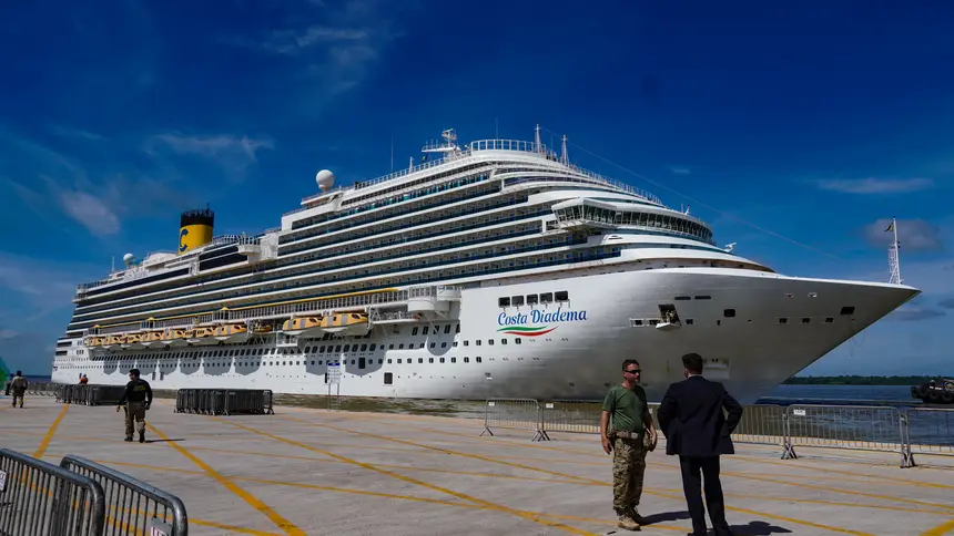 Navios de cruzeiro ancoram no Porto de Outeiro e garantem 5 mil leitos para a COP30