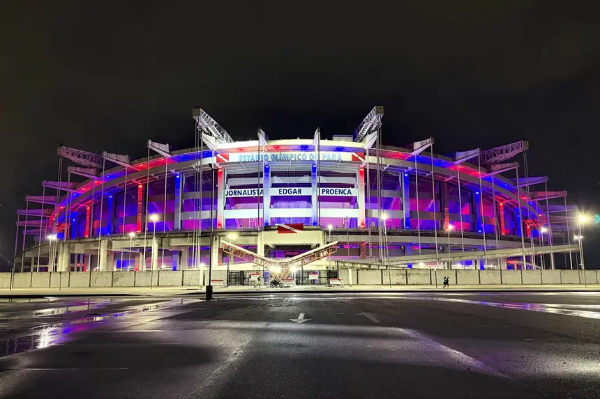 Governo do Pará ilumina Estádio Mangueirão e hasteia Bandeira do Estado no Mangueirinho
