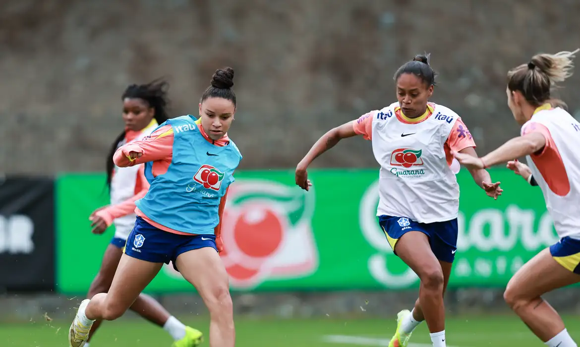Seleção feminina inicia preparação para amistosos na Europa