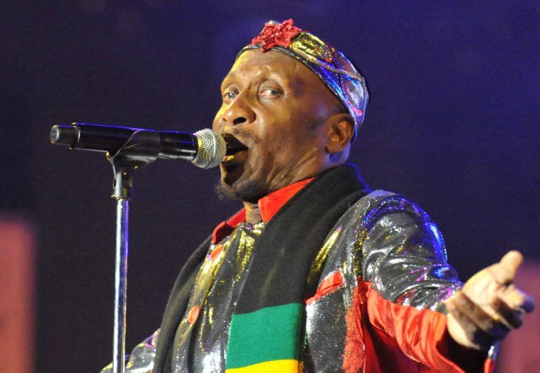 Jimmy Cliff, um dos pioneiros do reggae, morre aos 81 anos