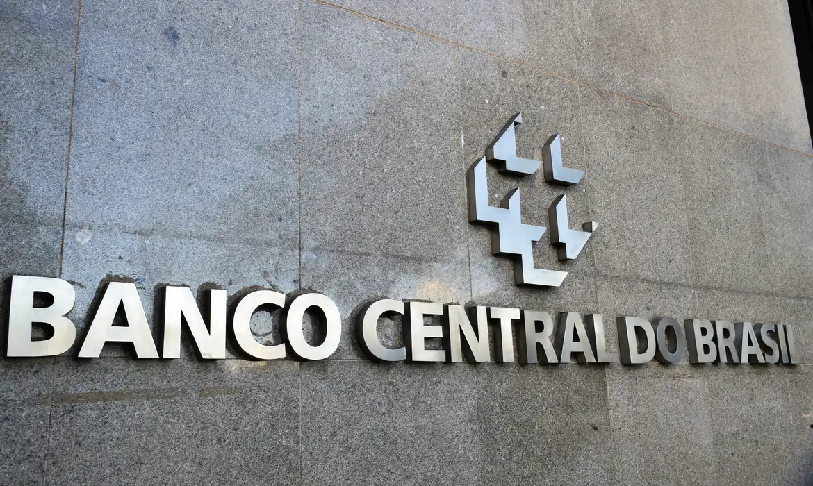 Contas externas têm saldo negativo de US$ 5,1 bilhões em outubro