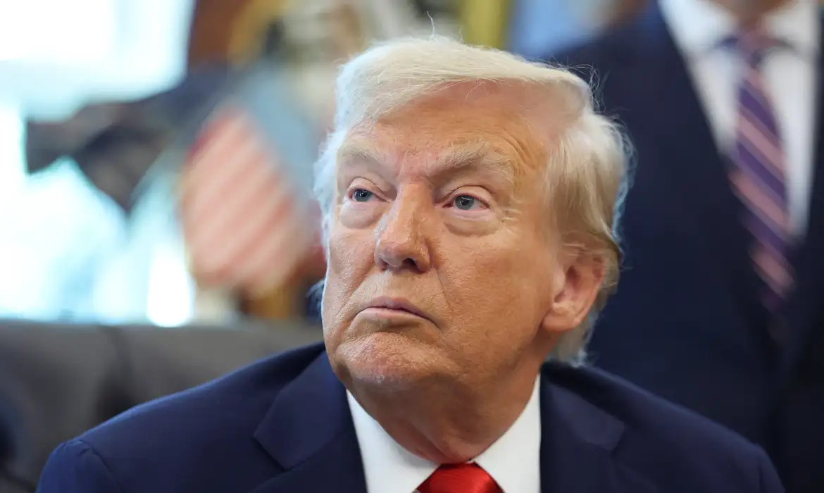 Trump diz em rede social que espaço aéreo da Venezuela está fechado