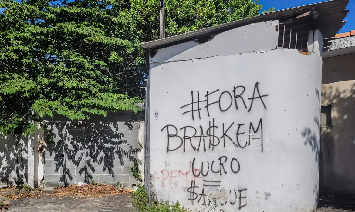 Vítimas de afundamento de solo criticam acordo entre Braskem e Alagoas