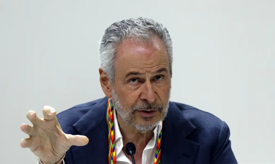 Presidente da COP30 prevê prolongamento das negociações após incêndio