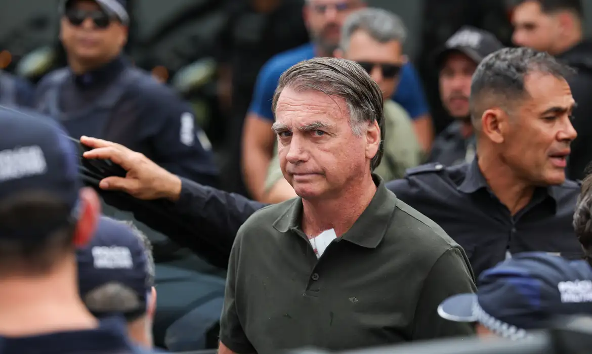 PGR envia ao Supremo parecer favorável à cirurgia de Bolsonaro