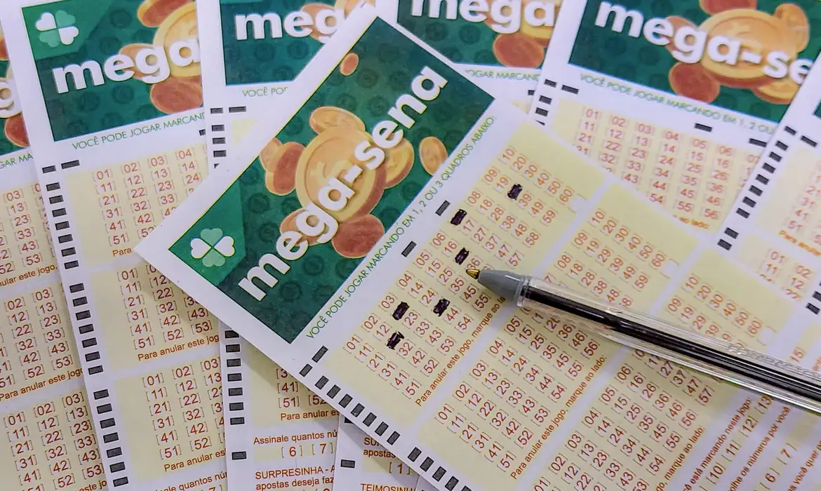 Mega-Sena acumula e prêmio principal vai para R$ 12 milhões