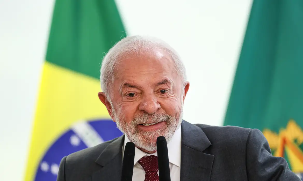 Lula quer expulsão de servidor que agrediu mulher e criança no DF