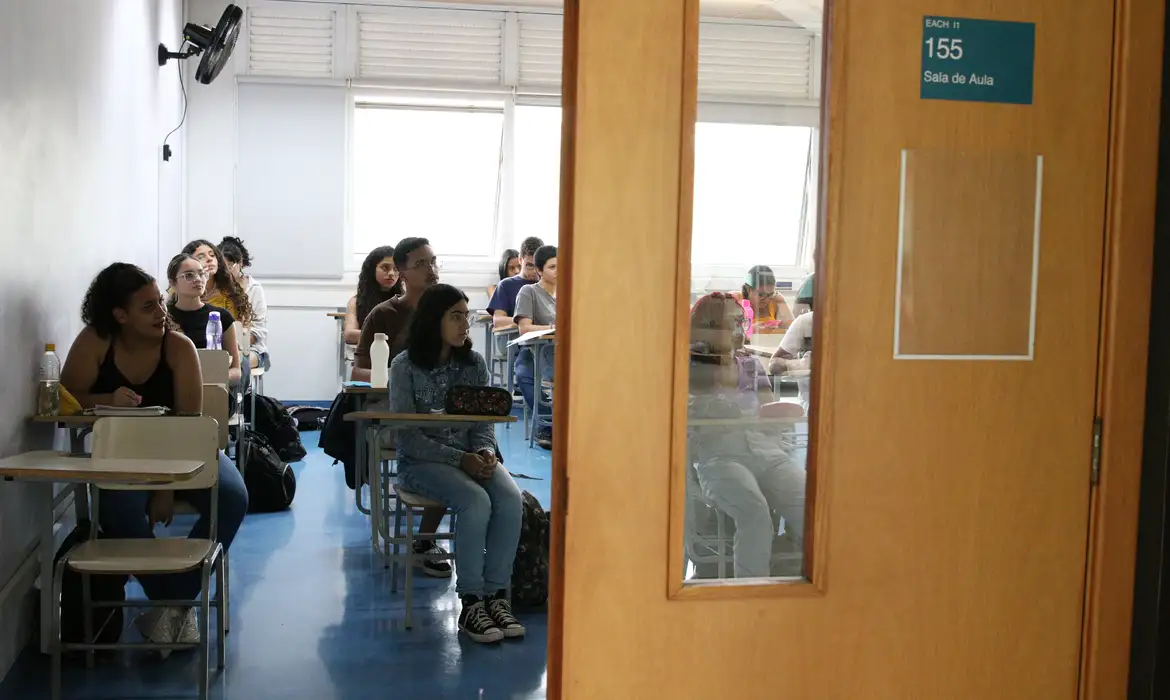 Fuvest divulga lista de aprovados e locais de provas para 2ª fase