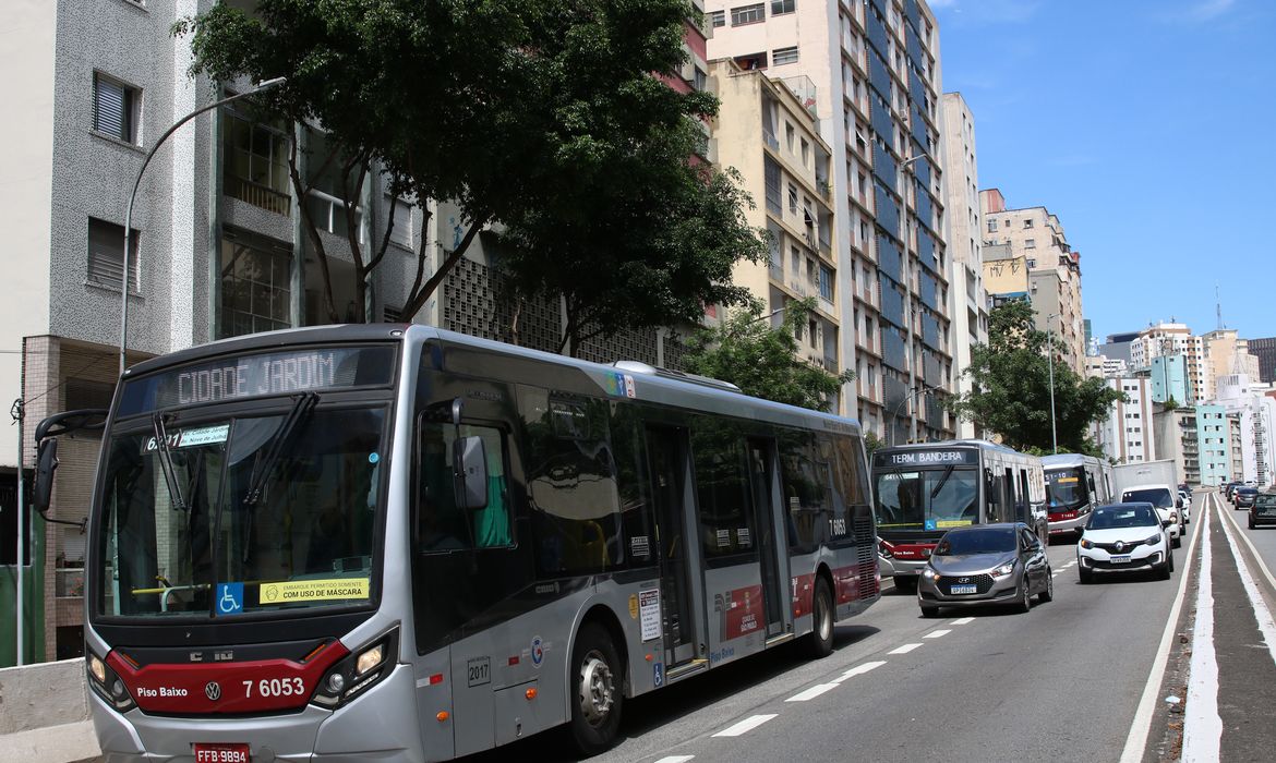 Livro debate tarifa zero e mobilidade urbana como qualidade de vida