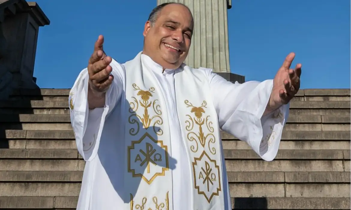 Padre Omar, reitor do Santuário Cristo Redentor, faz show na Lagoa