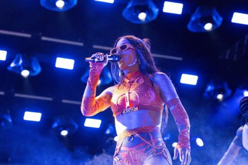 Anitta escolhe Belém para abrir turnê nacional com show lotado no Mangueirão