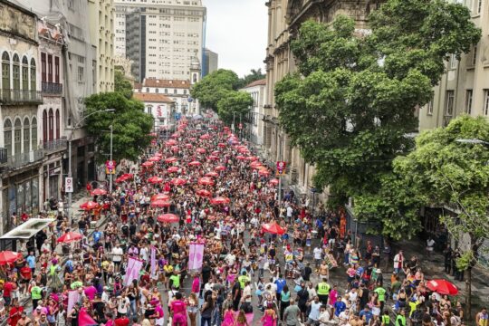 Bloco da Lexa atrai foliões para o circuito Preta Gil no centro do Rio