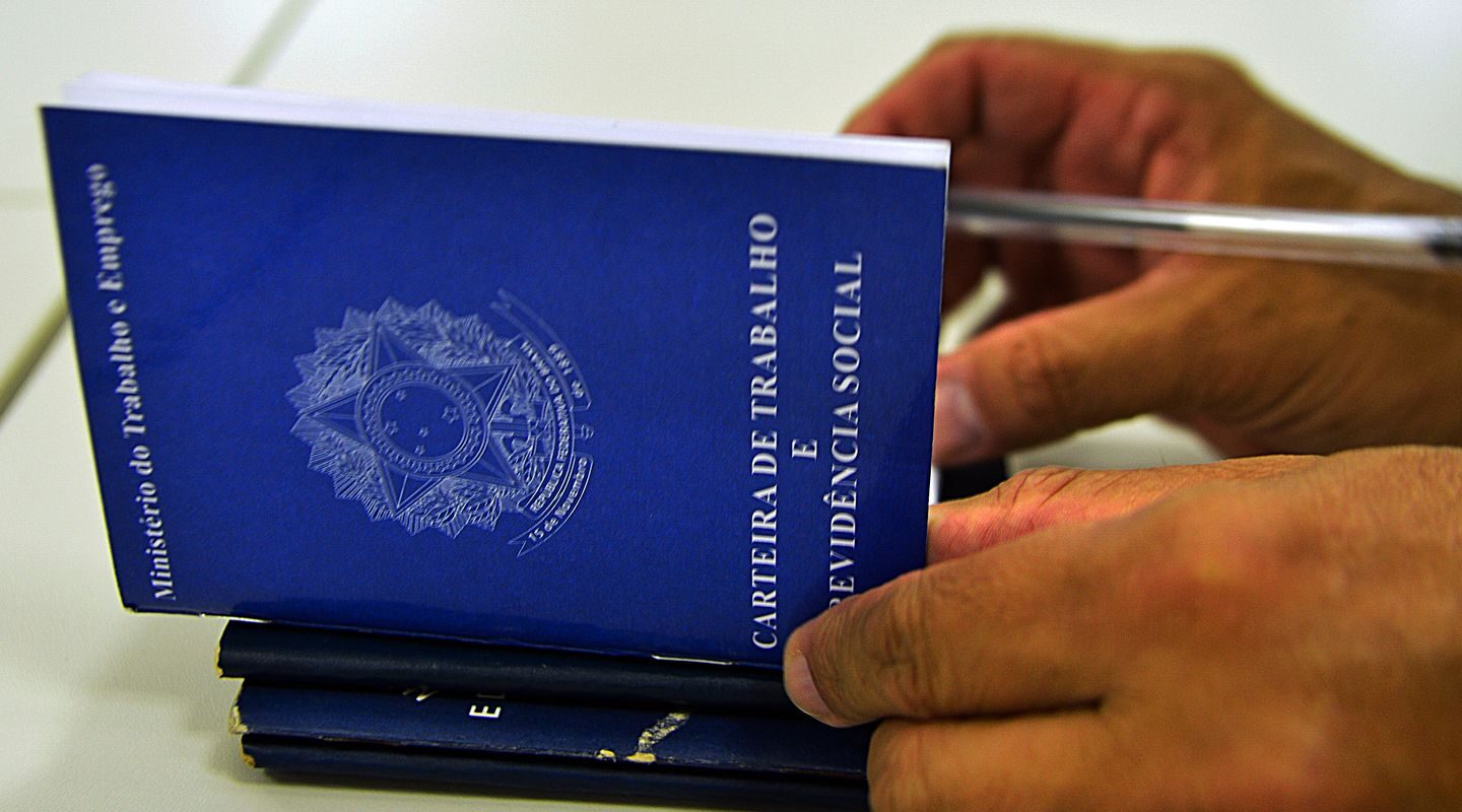 Licença-paternidade vai aumentar a partir de 2027; veja o que muda