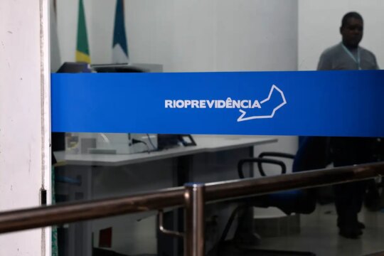 Cláudio Castro exonera presidente da Rioprovidência