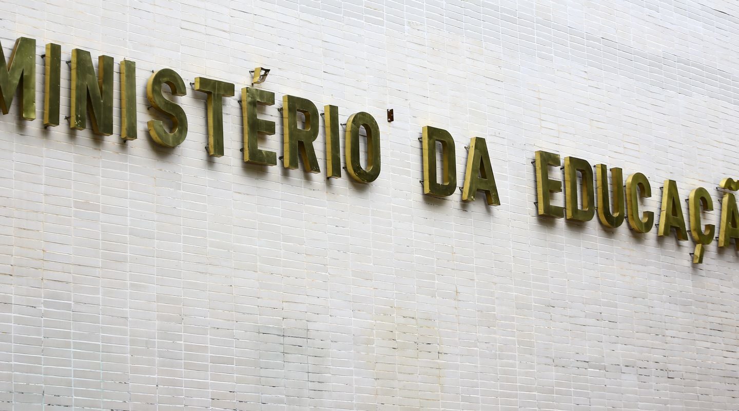 Formação de professores a distância mostra desempenho 53,1% inferior