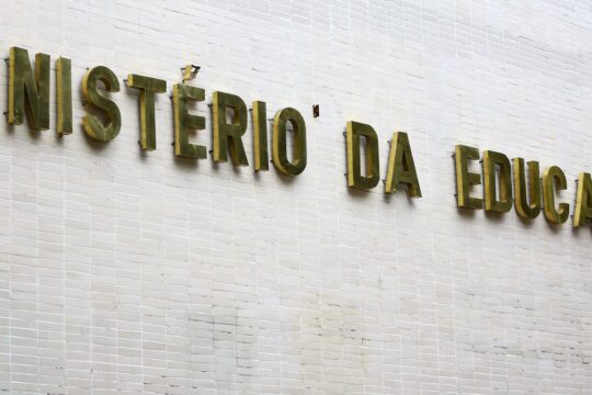 Governo recompõe orçamento para educação e ciência