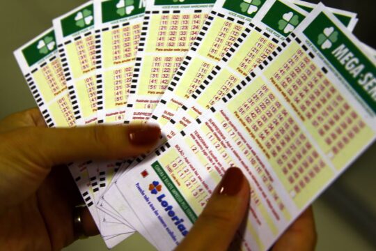 Mega-Sena acumula novamente e prêmio principal vai para R$ 63 milhões