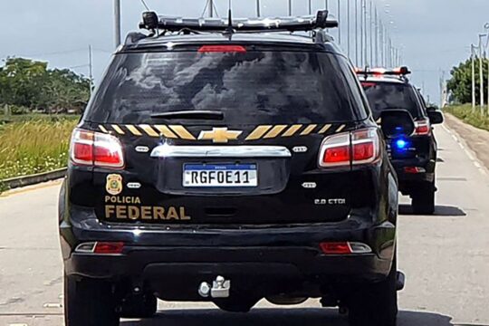 PF realiza operação para combater tráfico de cocaína do PCC