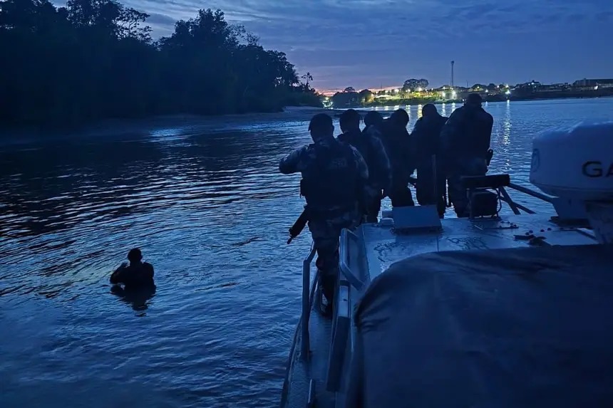 Grupamento Fluvial auxilia na busca por integrantes de organização criminosa na ilha de Outeiro