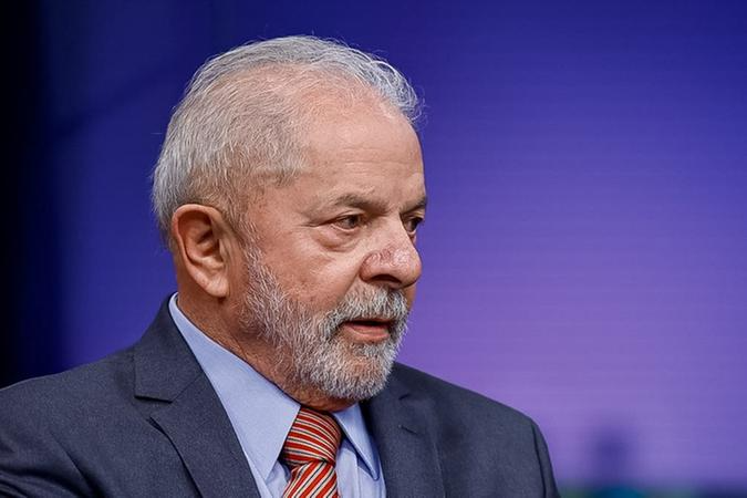 Lula critica fake news e aponta Bolsonaro por disseminação de mentiras