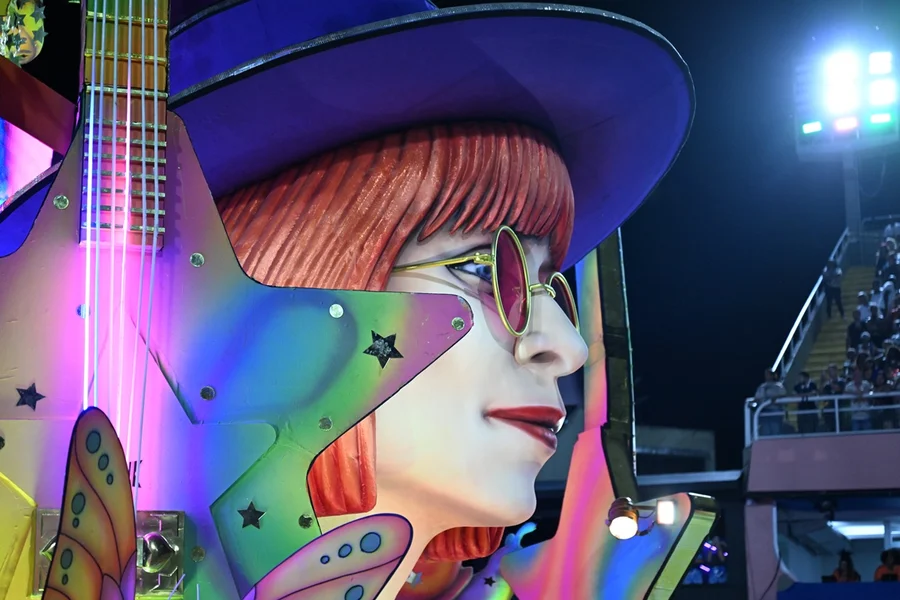 Mocidade reage a jurada que penalizou homenagem a Rita Lee no Carnaval