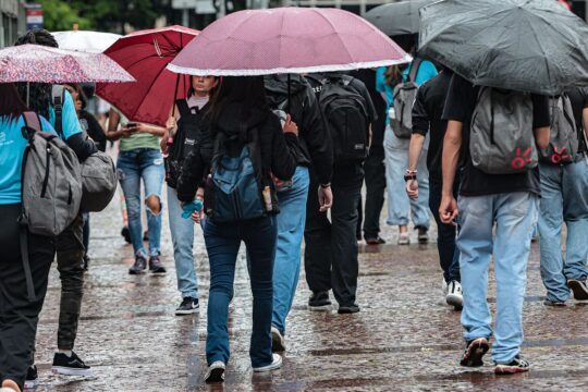 Chuvas intensas atingem país; Inmet emite alerta para tempestade no RS