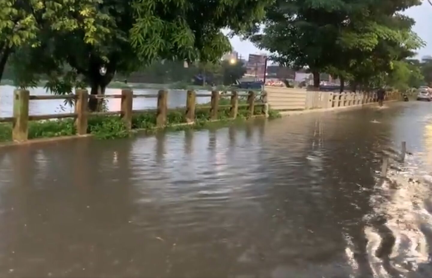 Chuva de 62 mm causa transtornos e alagamentos em Belém nesta segunda (02)
