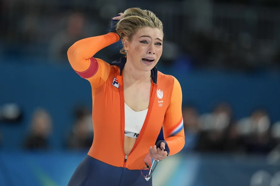 Patinadora exibe sutiã nas Olimpíadas em ação de marketing da Nike