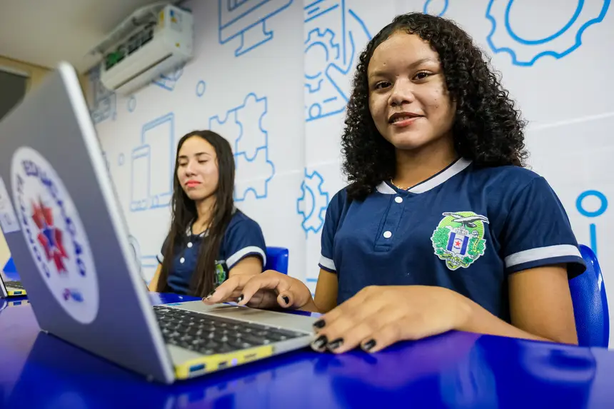 Governo do Pará entrega escola moderna com tecnologia para mais de mil alunos em Portel