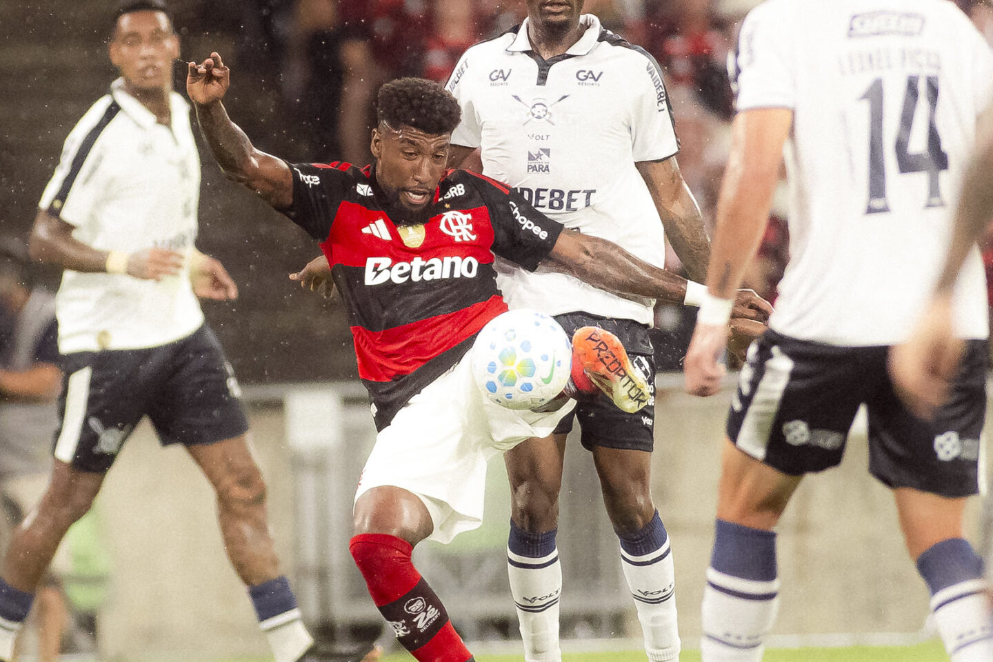Remo não resiste ao Flamengo e perde por 3 a 0 no Campeonato Brasileiro