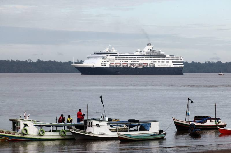 Belém recebe navio de cruzeiro internacional durante temporada turística