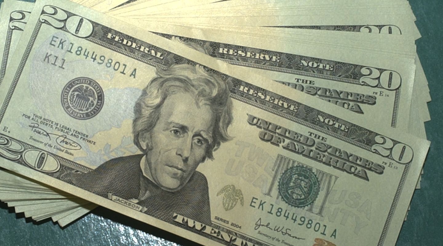 Apesar de guerra, dólar cai 1,27%, e bolsa sobe 3% na semana