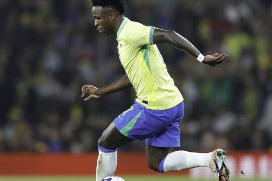 Brasil enfrenta França em fase final de preparação para Copa do Mundo