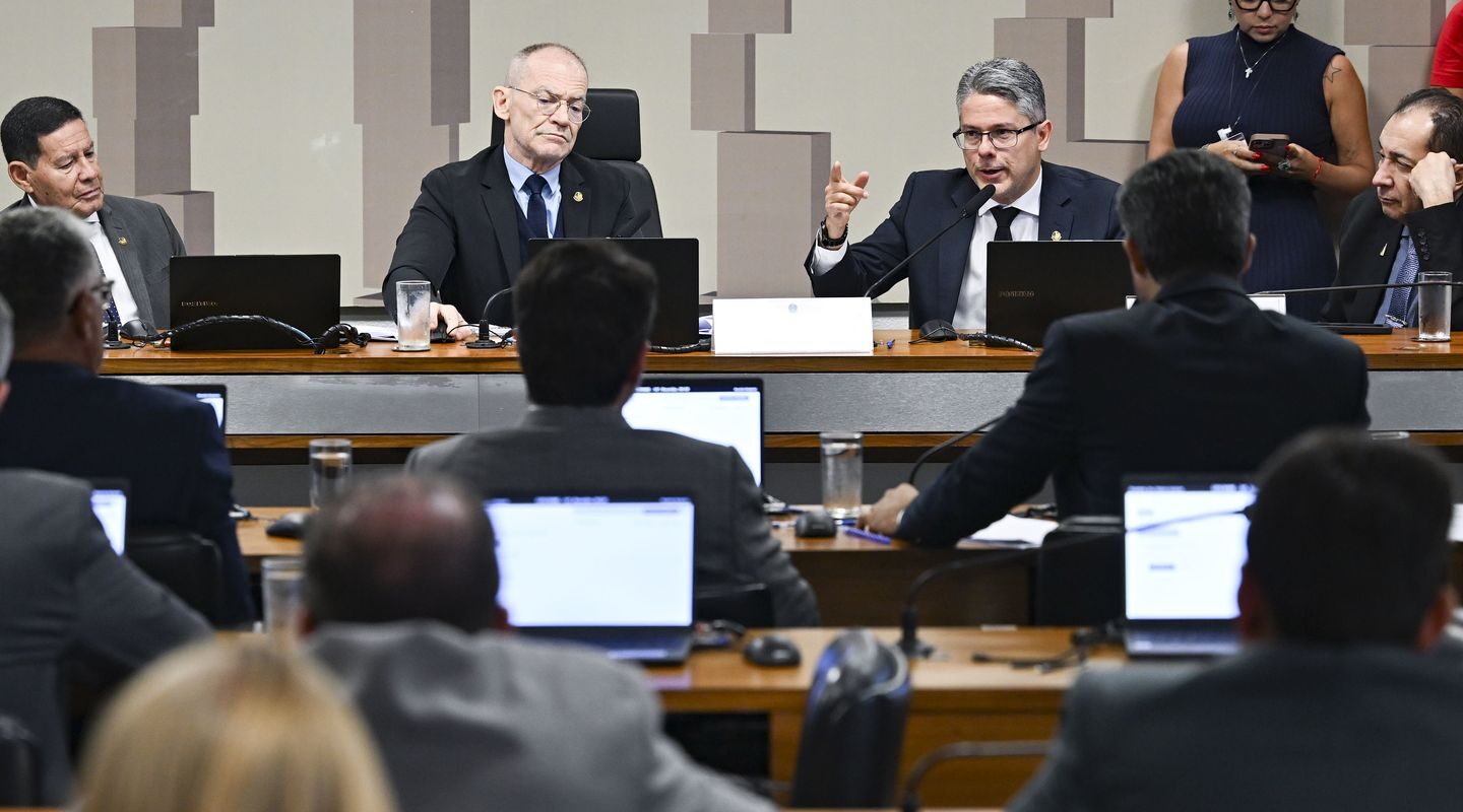 CPI do Crime aprova pedido para investigar beneficiários do Banco Master