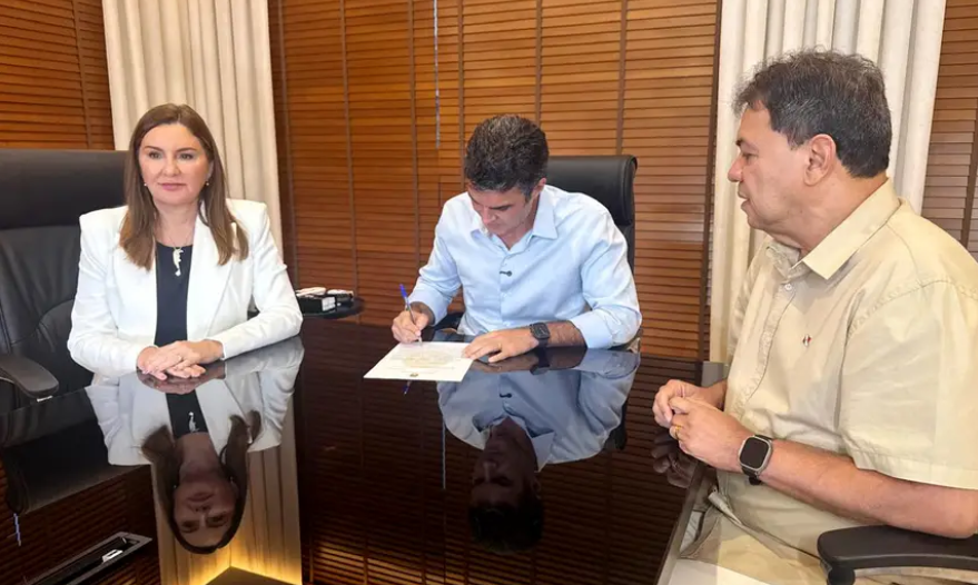 Governador Helder Barbalho anuncia aumento de 6% para servidores do Pará