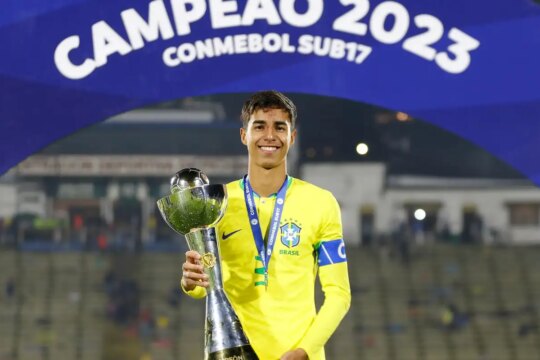 Carlo Ancelotti convoca o zagueiro Vitor Reis, do Girona