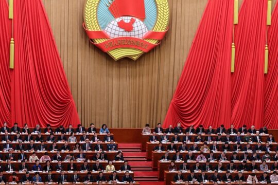 China fixa meta de crescimento econômico entre 4,5% e 5% para este ano