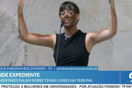 Deputada do PL faz blackface na Alesp para criticar Erika Hilton