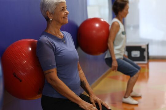 Execícios físicos contribuem para envelhecimento saudável