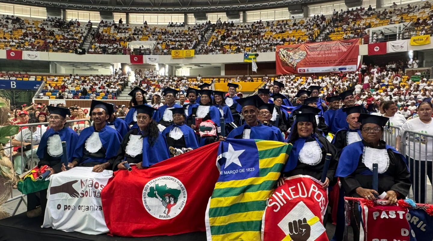 Festa em Recife celebra 30 mil alfabetizados em programa social
