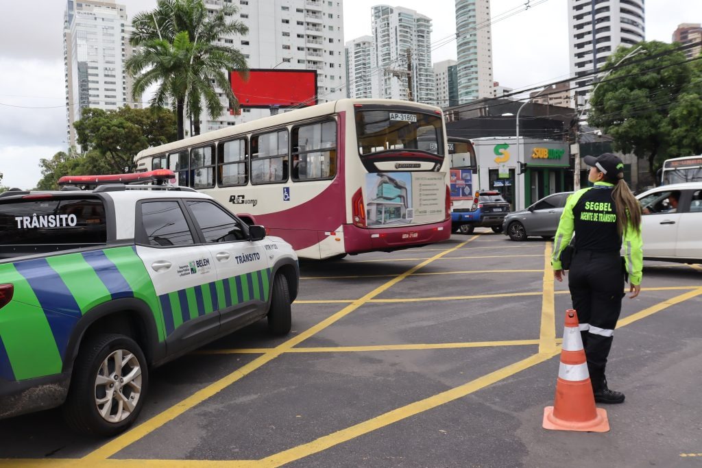 Prefeitura orienta condutores e organiza trânsito na Doca durante maré alta